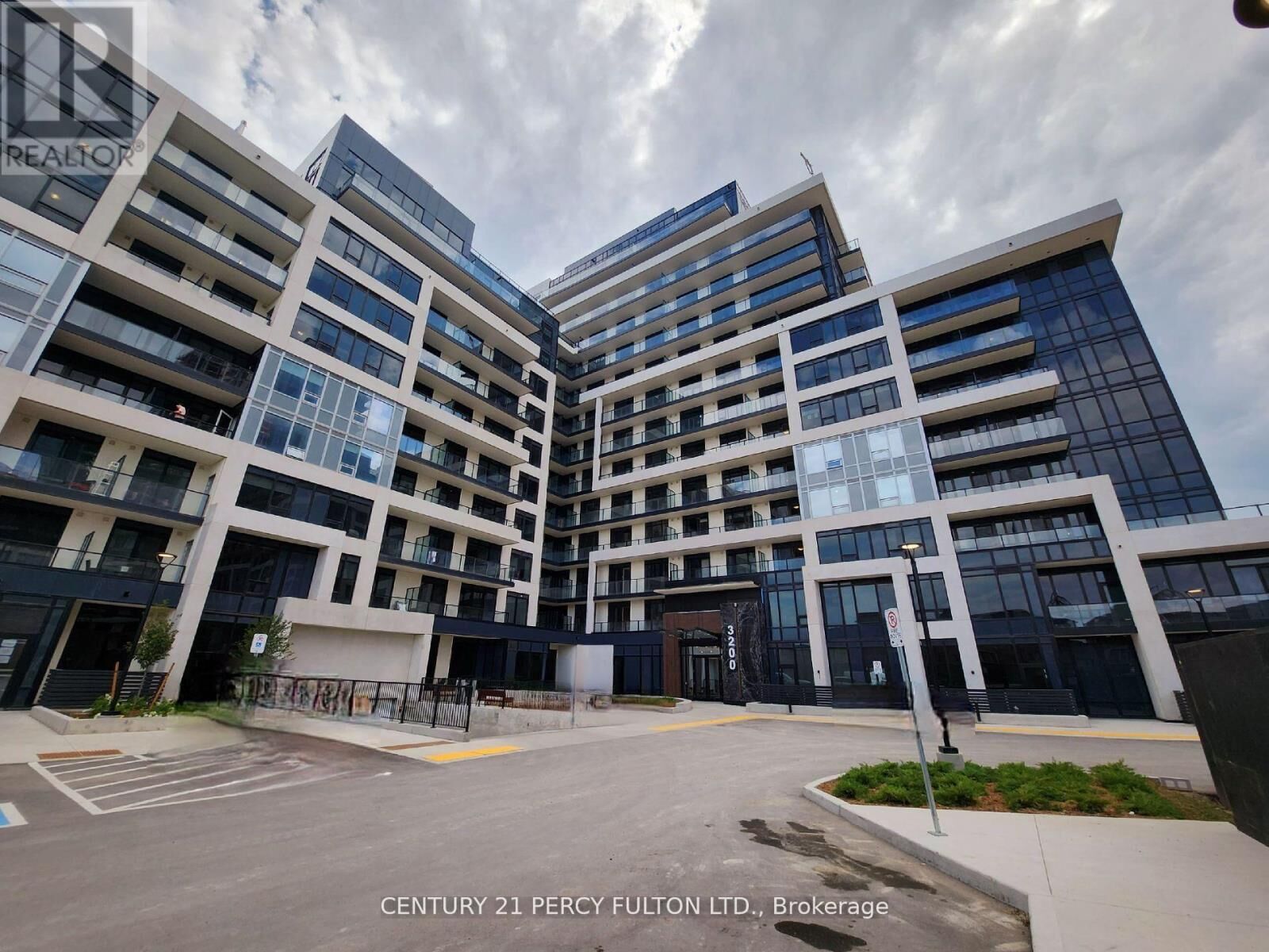 Property Photo:  3200 William Coltson Avenue 512  ON L6H 7W6 