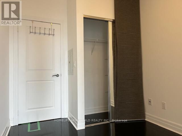 Property Photo:  35 Balmuto Street 2502  ON M4Y 0A3 