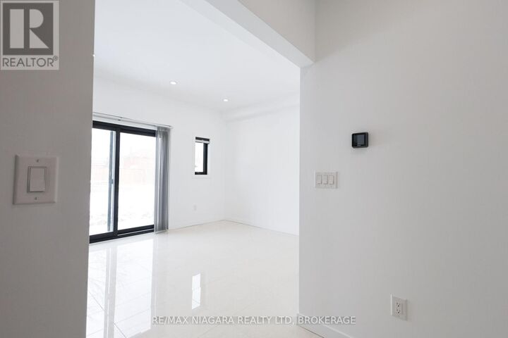 Property Photo:  68 First Street B  ON L3B 4R9 