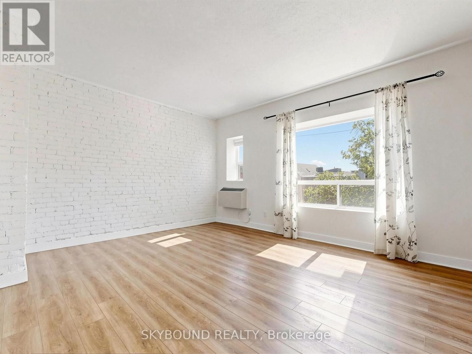 Property Photo:  133 Wineva Avenue F  ON M4E 2T3 