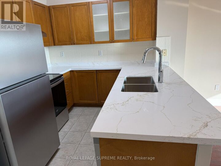 Property Photo:  188 Doris Avenue 816  ON M2N 6Z5 