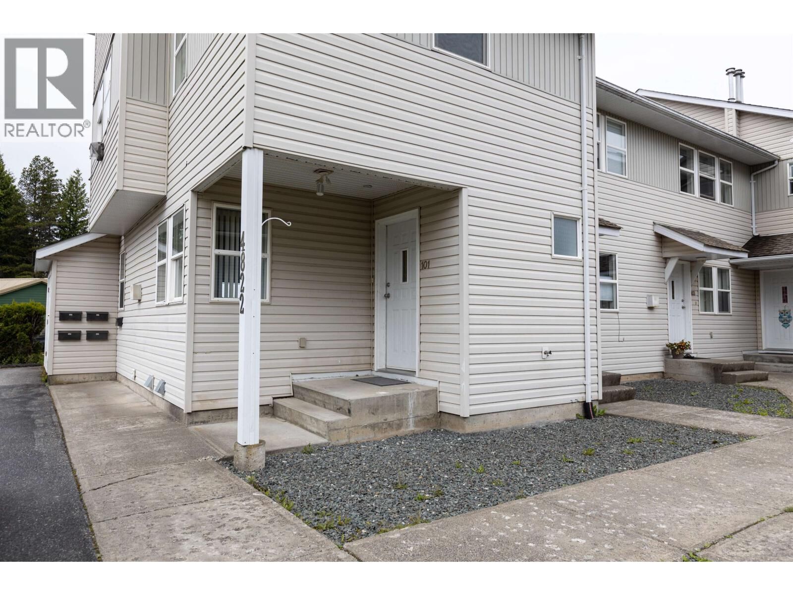Property Photo: 4822 Lazelle Avenue 101 BC V8G 1T4