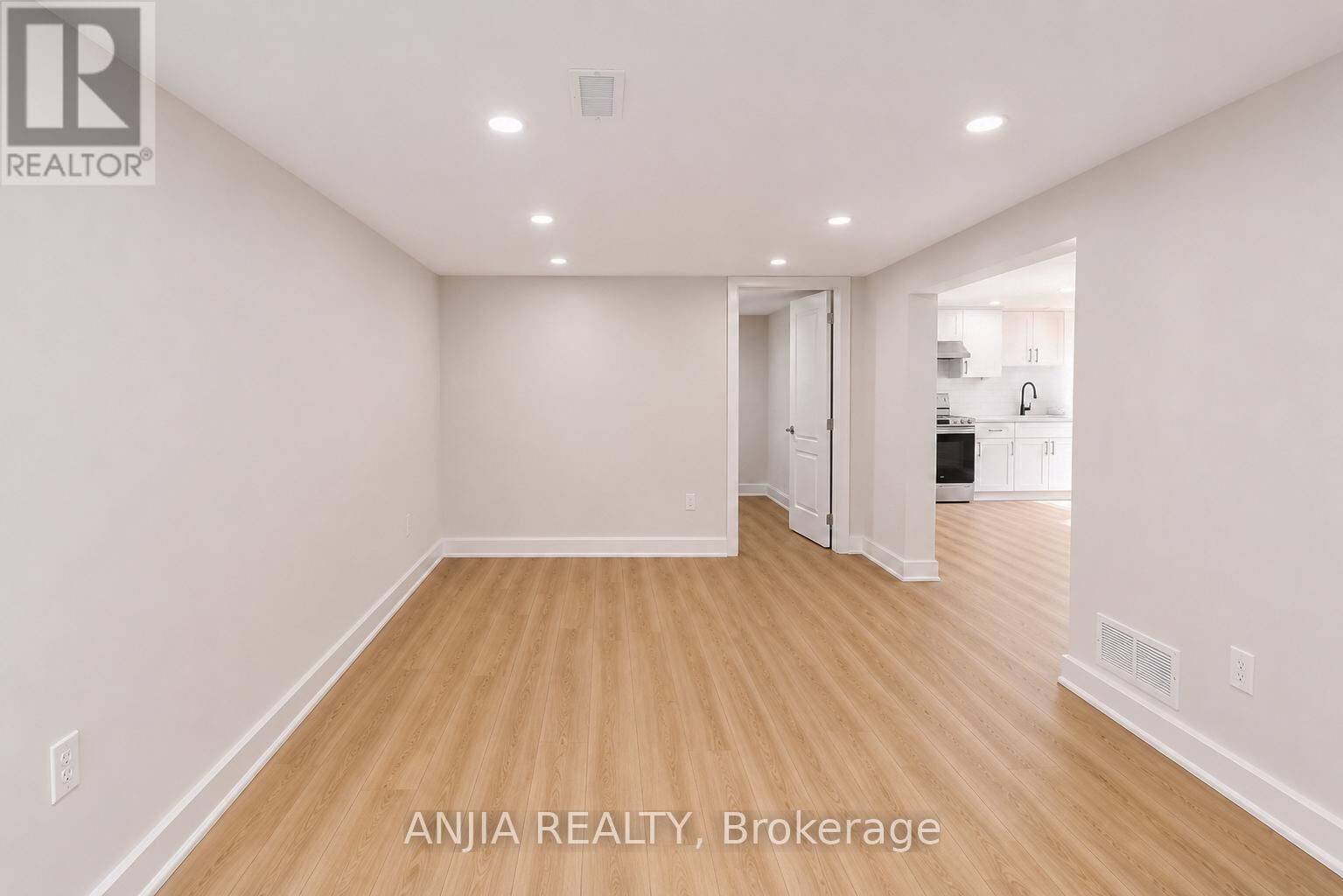 Property Photo:  31 Shippigan Crescent Lower  ON M2J 2G1 