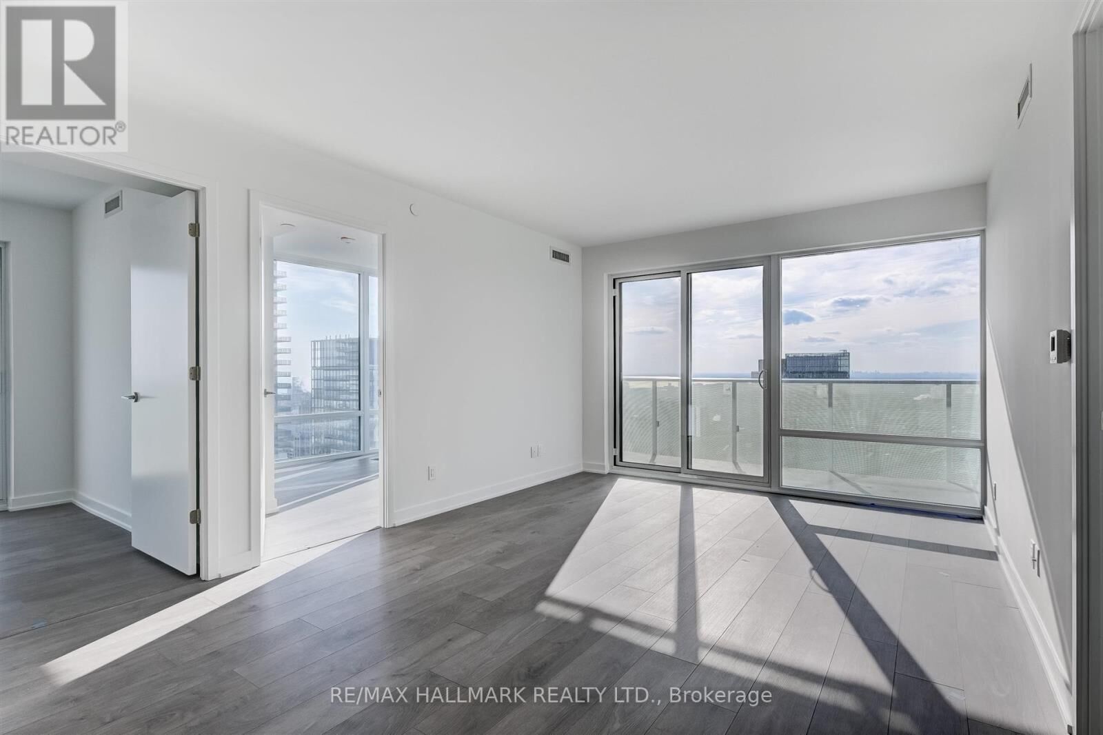 Property Photo:  501 Yonge Street 5212  ON M4Y 1Y4 