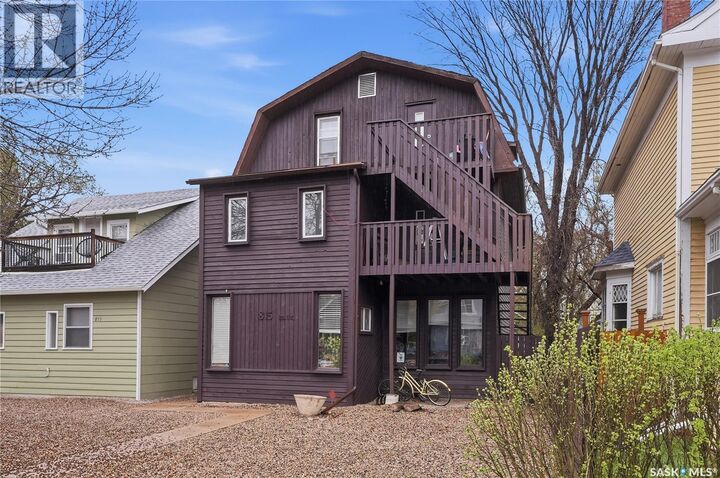 Property Photo:  815 12th Street E  SK S7N 0H6 