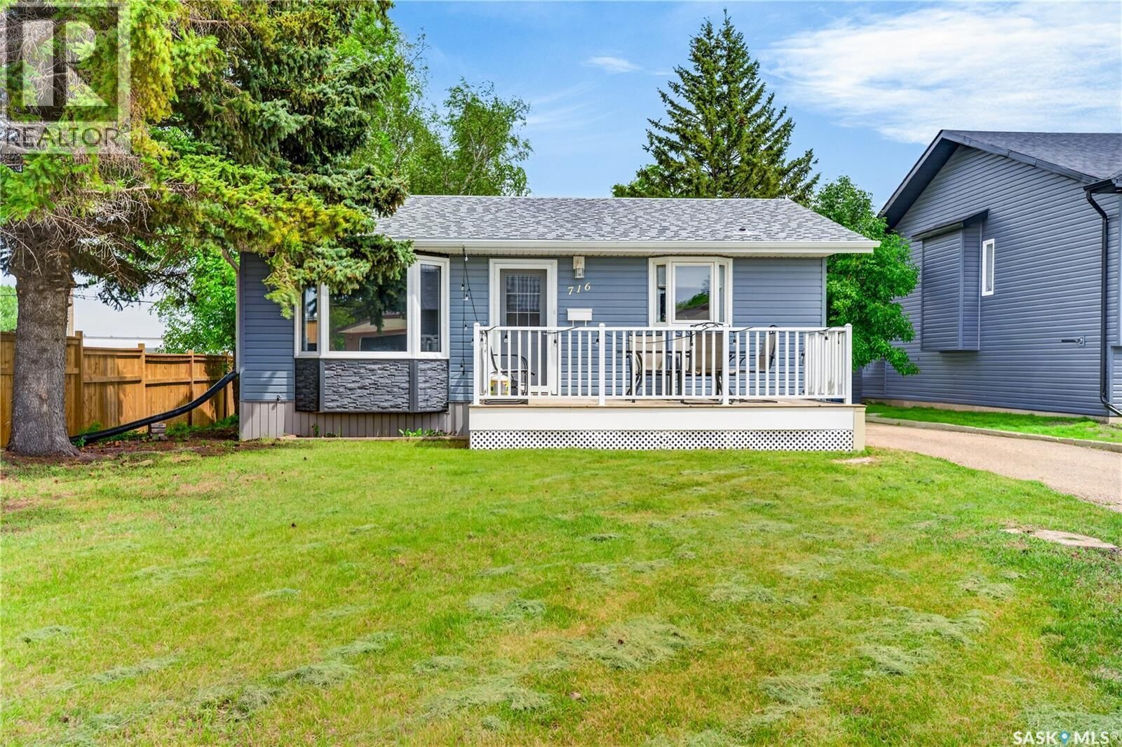 Property Photo:  716 3rd Street  SK S0K 2A0 
