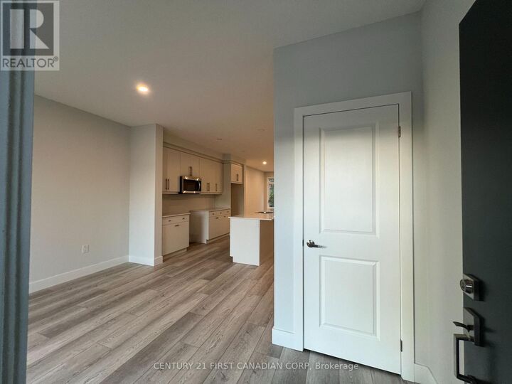 Property Photo:  990 Deveron Crescent 37  ON N5Z 0B7 