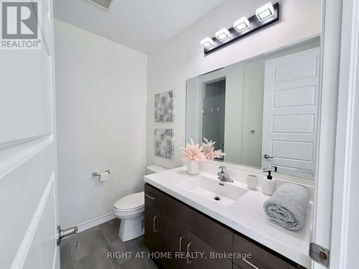 Property Photo:  1222 Rose Way 21 Main  ON L9E 1P2 