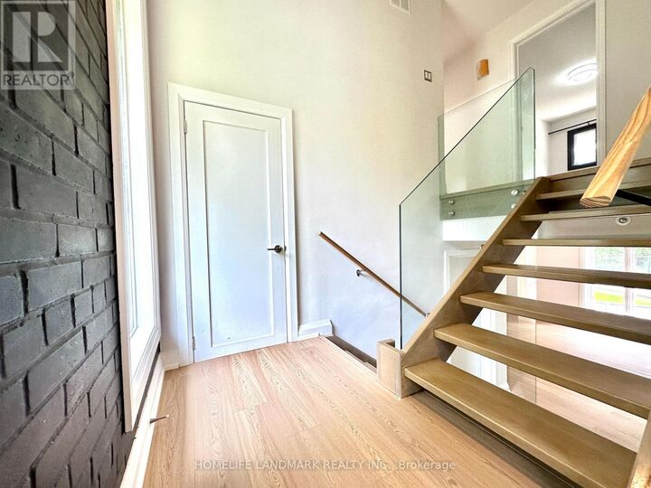 Property Photo:  1319 Cumnock Crescent  ON L6J 2N6 