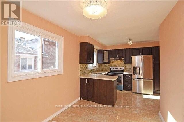 Property Photo: 7288 Sigsbee Drive ON L4T 4A2