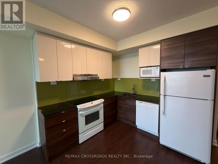 Property Photo: 121 McMahon Drive 2816 ON M2K 0C1