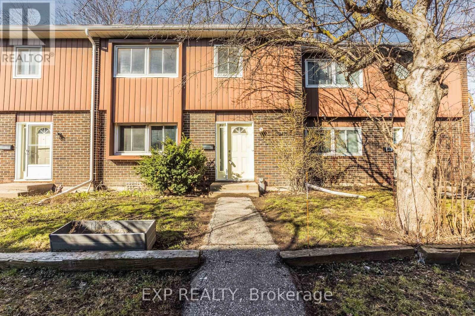 Property Photo:  121 University Avenue East 102  ON N2J 4J1 