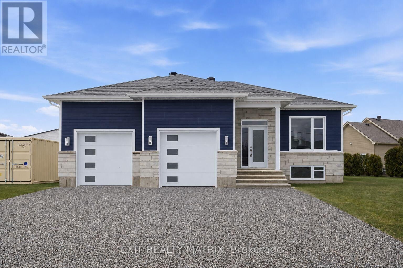 Property Photo:  650 West Street West B  ON K6A 3X1 