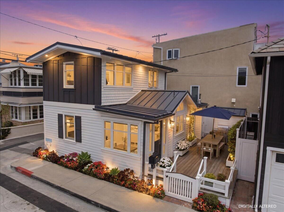 Property Photo:  104 Onyx Avenue  CA 92662 