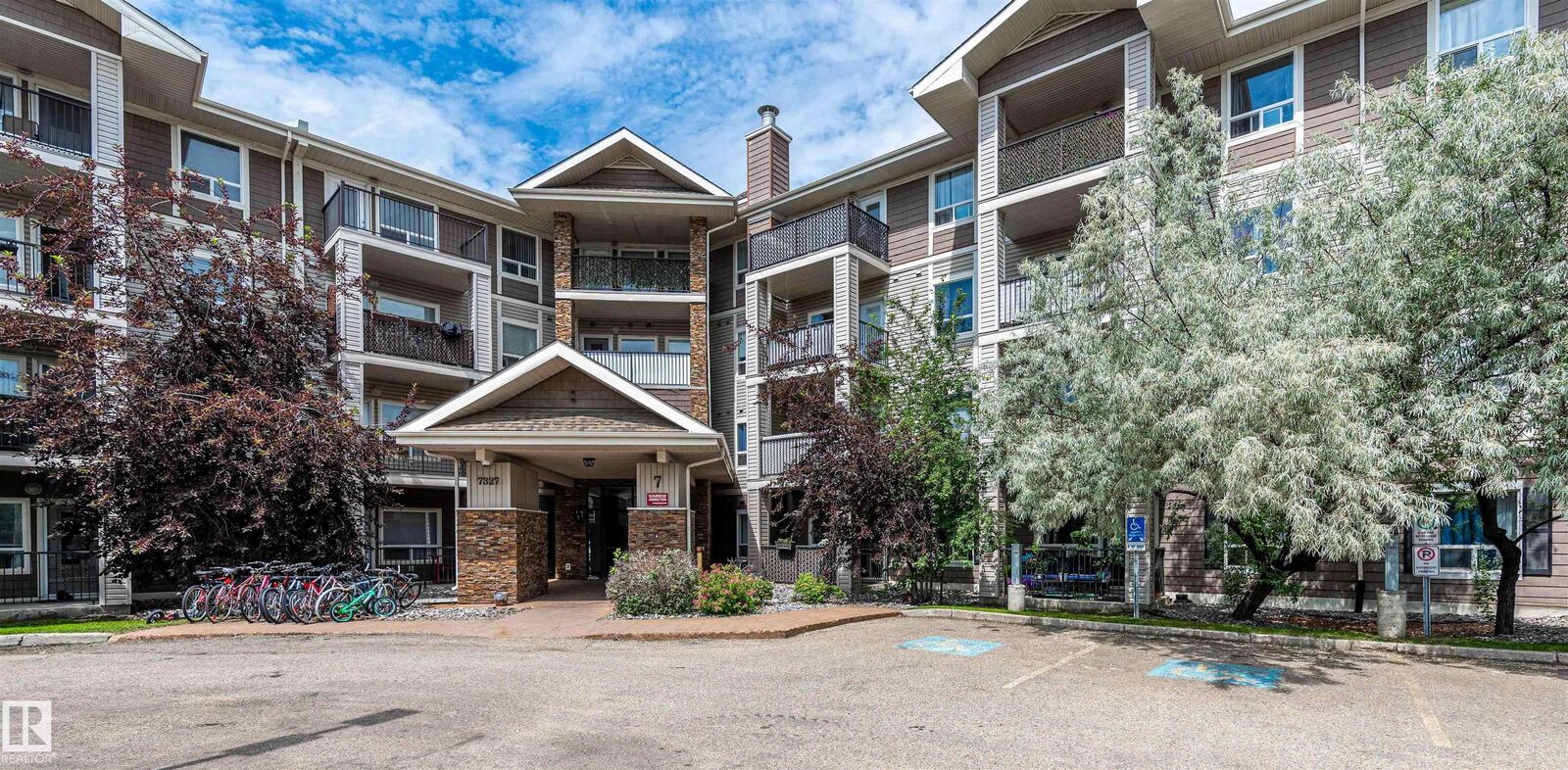 Property Photo: 7327 South Terwillegar Drive NW 7224 AB T6R 0L8