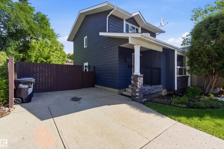 Property Photo: 3 Woodbine Court AB T8A 4B1