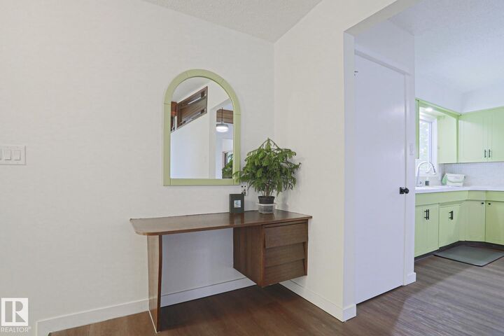 Property Photo:  10 Murray Crescent  AB T8N 2E6 