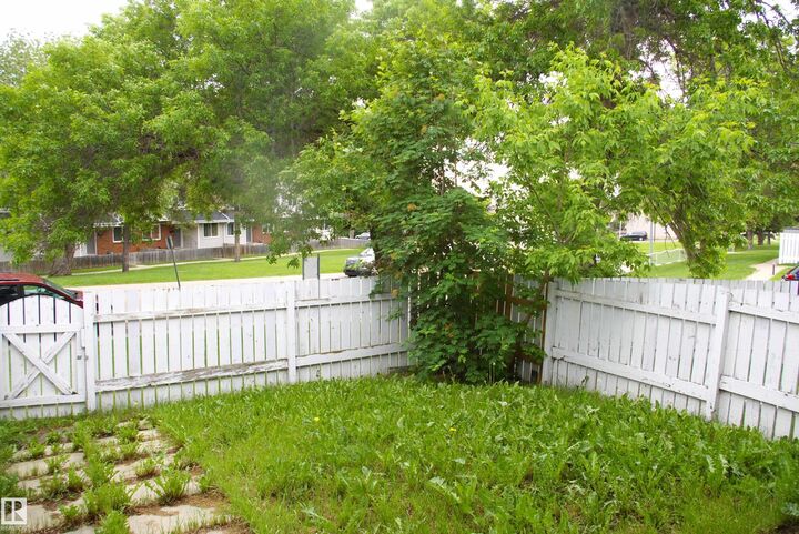Property Photo:  83 Amberly Crest NW  AB T5A 2H9 