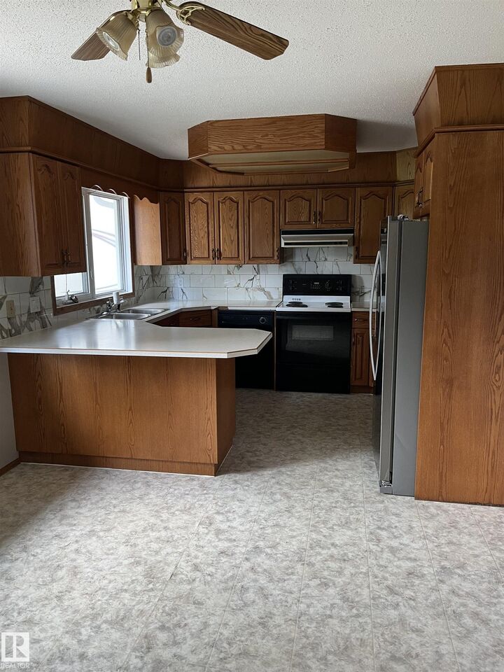 Property Photo: 5012 58 Avenue AB T0B 4N0