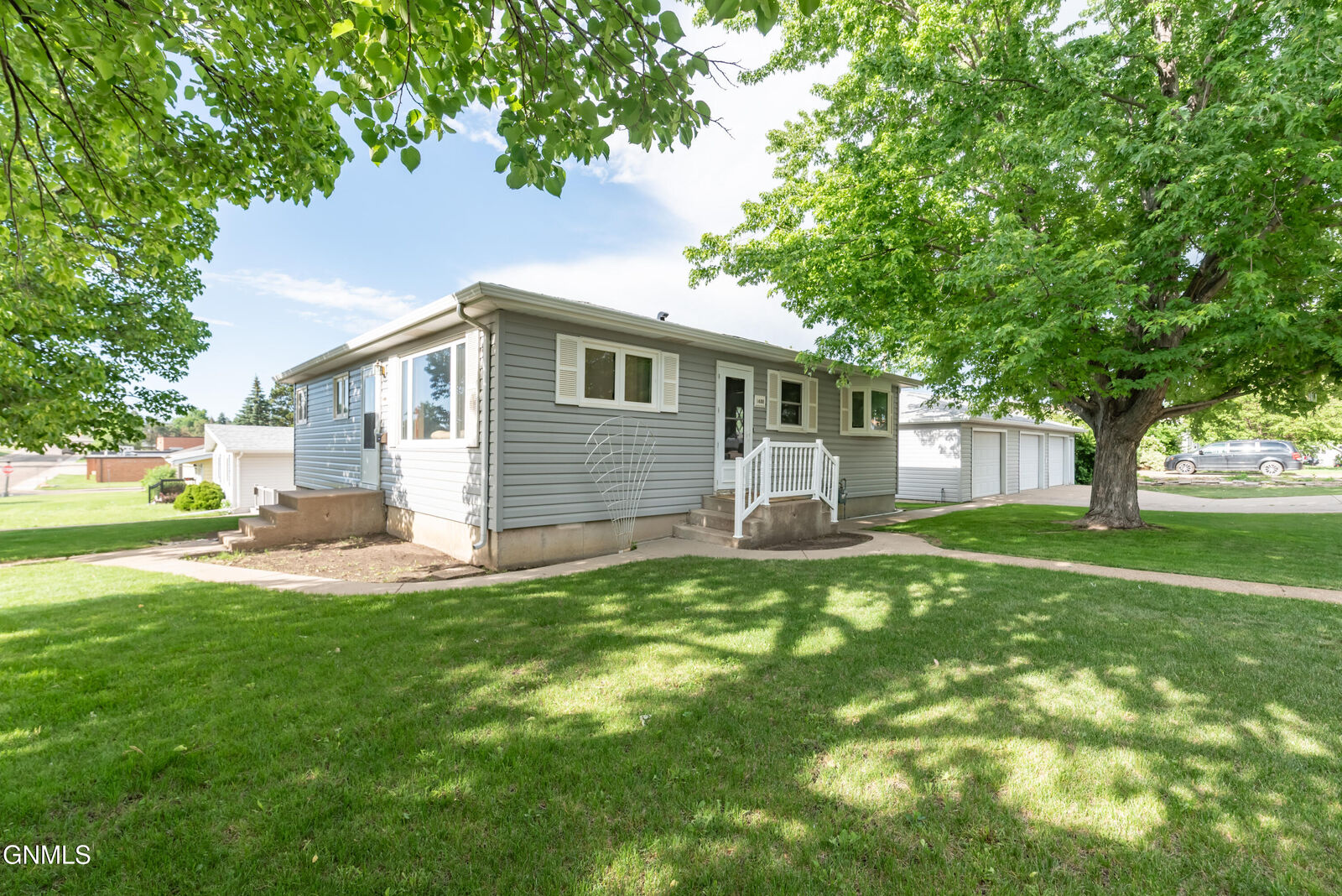 Property Photo: 1400 6th Avenue NW ND 58554