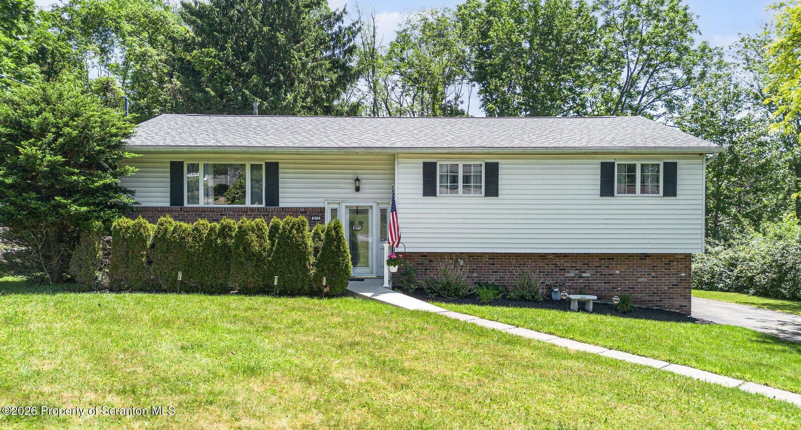 Property Photo:  615 Timber Lane  PA 18411 