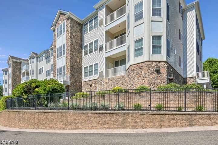 Property Photo: 1305 Gatherings Dr 1305 NJ 07508