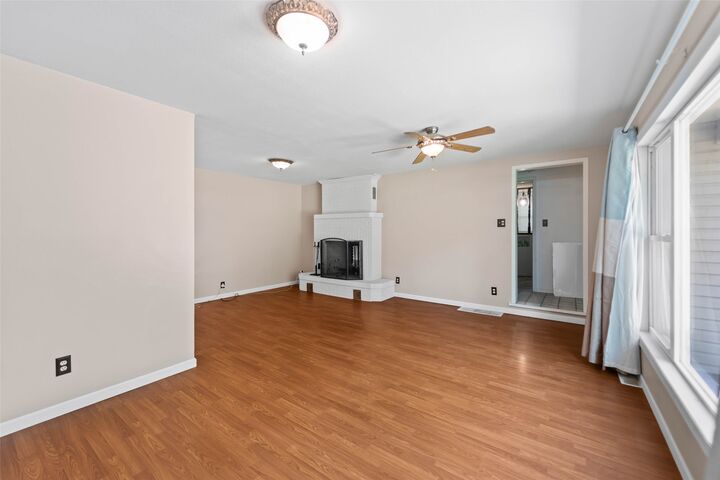 Property Photo: 1530 Jade Street IA 50135