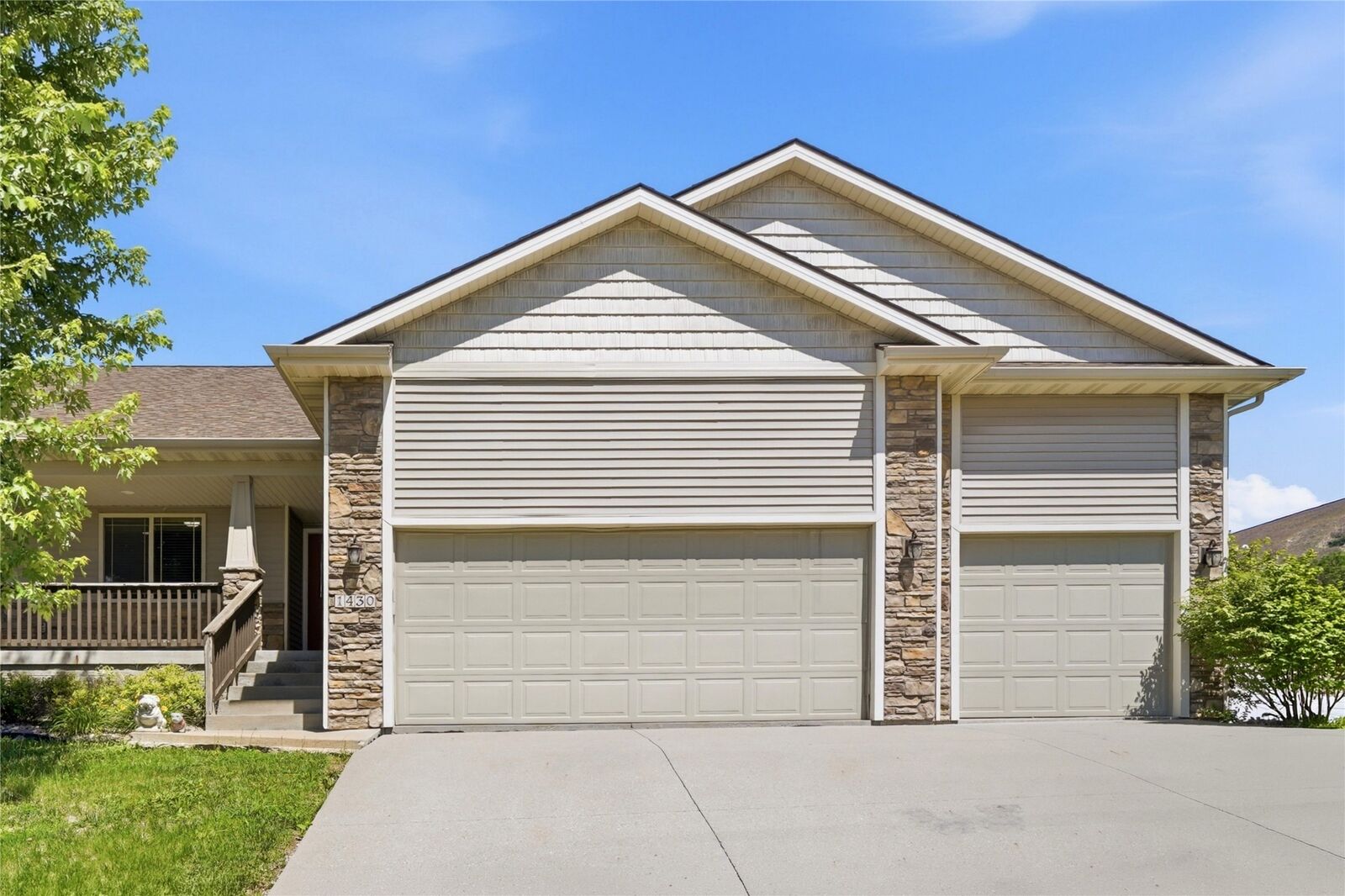 Property Photo: 1430 Sugar Creek Circle IA 50263