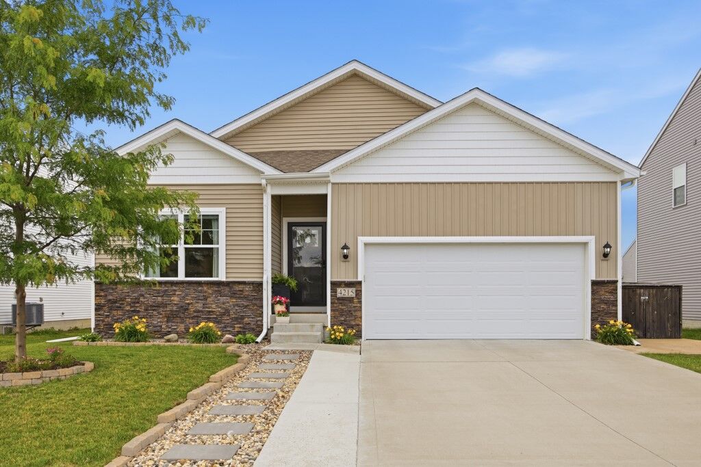 Property Photo: 4215 NW Cedarwood Drive IA 50023