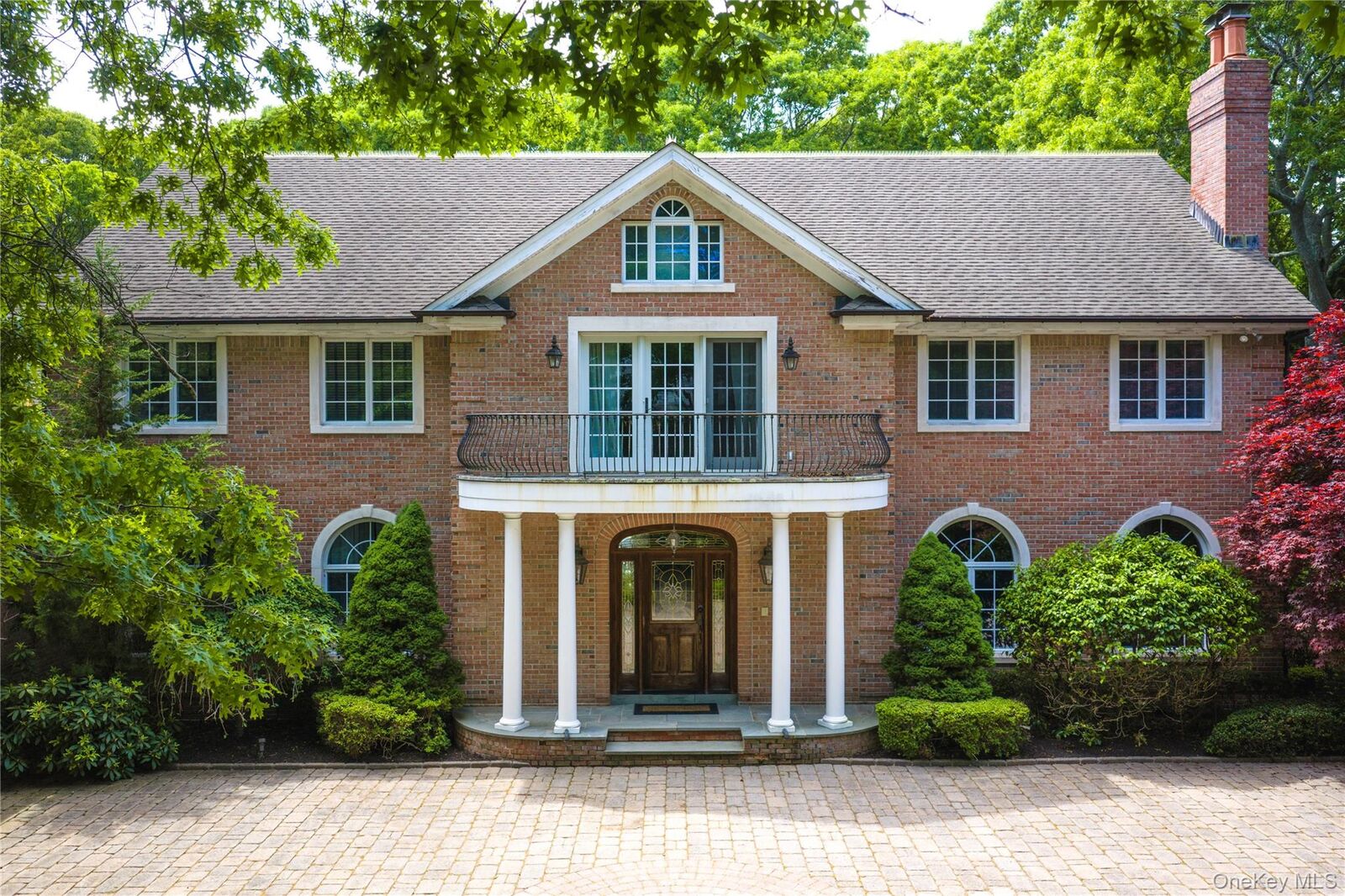 Property Photo:  10 Emerson Court  NY 11946 