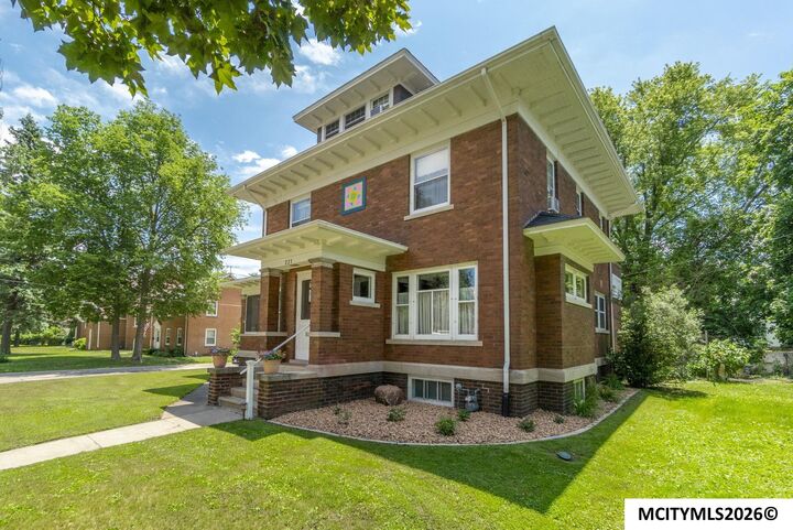 Property Photo:  221 7th NW  IA 50401 