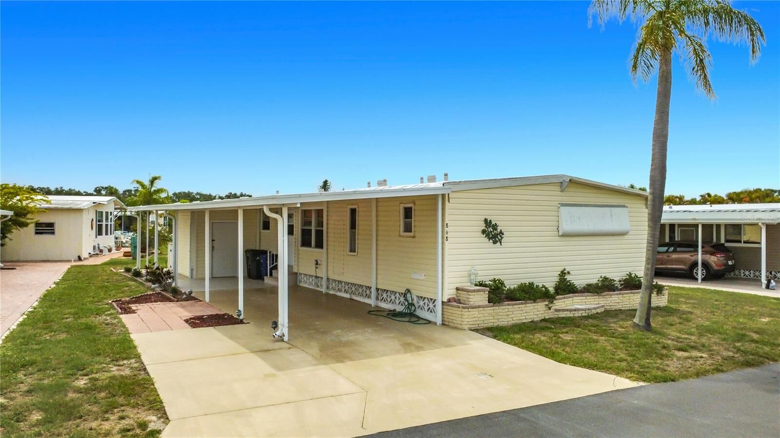 Property Photo:  868 Baveno Drive  FL 34285 