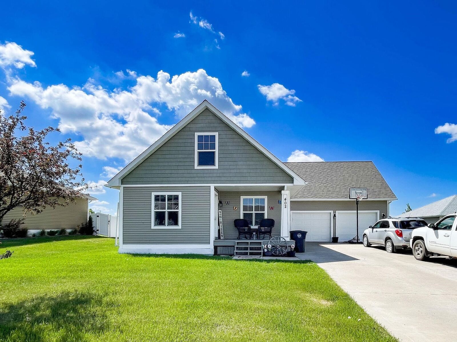 Property Photo: 402 9th Ave SE ND 58784