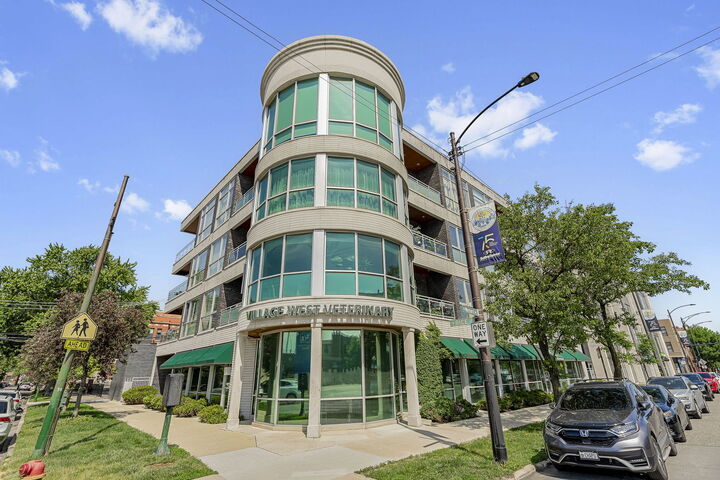 Property Photo: 2408 W Rice Street 403 IL 60622