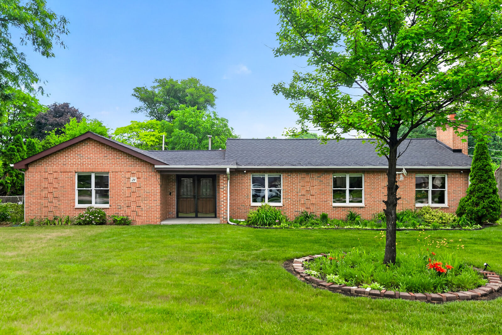 Property Photo: 21 S Elmhurst Road IL 60070