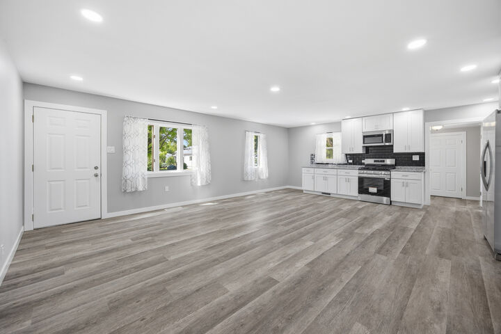 Property Photo:  139 Birch Street  IL 60110 
