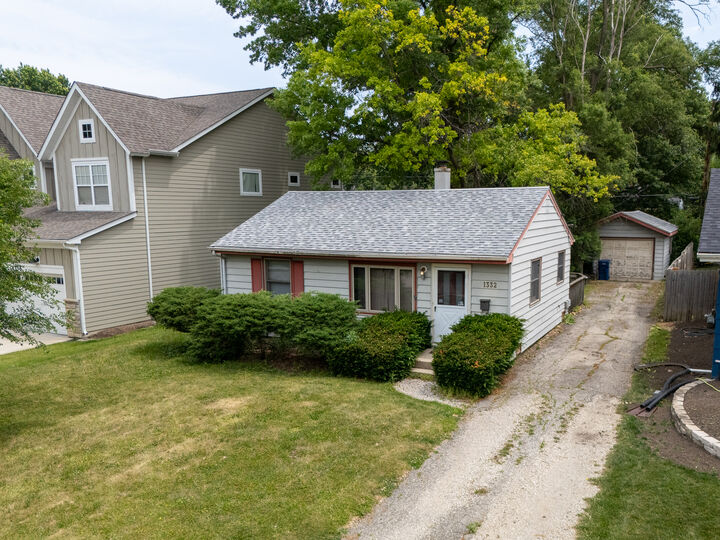 Property Photo:  1332 N Main Street  IL 60563 