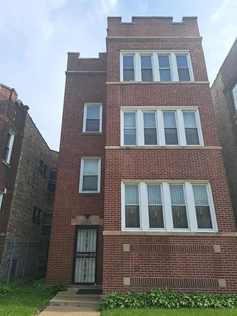 Property Photo: 5037 W Adams Street IL 60644