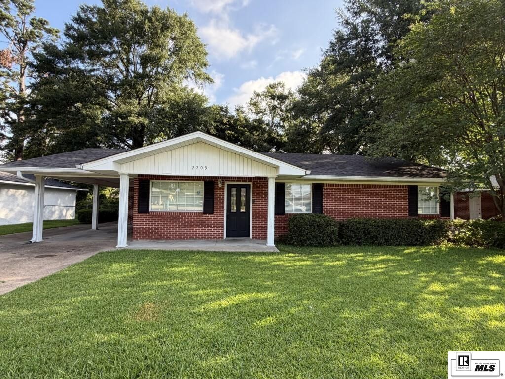 Property Photo:  2209 Elizabeth Street  LA 71201 