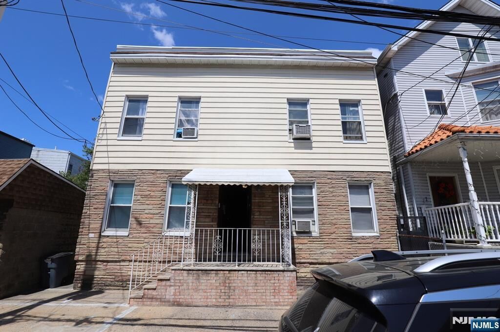 Property Photo: 9 Maple 2L NJ 07032