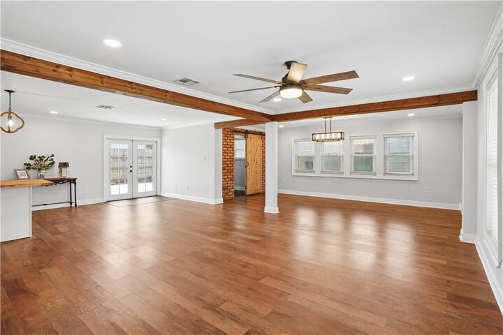Property Photo: 801 Cameron Court LA 70065