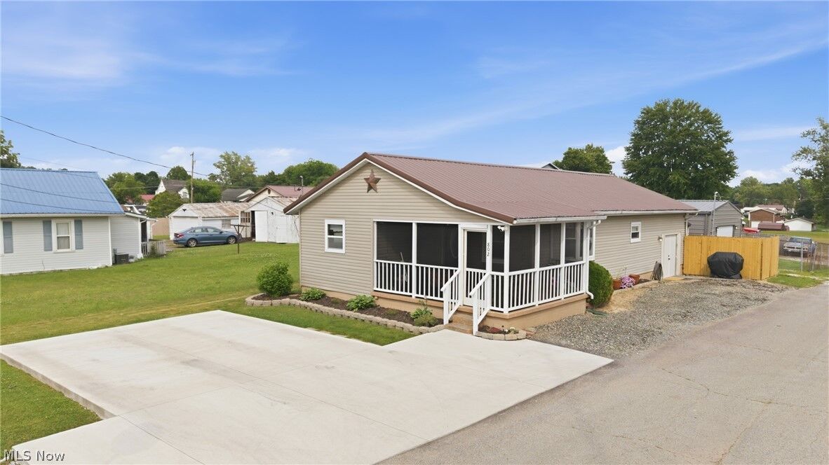 Property Photo:  802 7th Avenue  WV 26101 