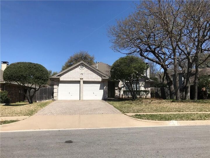 Property Photo: 1906 Mill Pond TX 76051