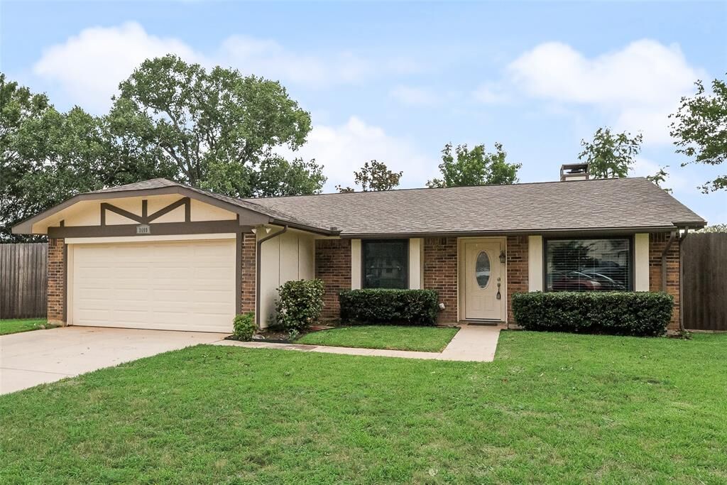 Property Photo: 3409 W Sage Court TX 76021