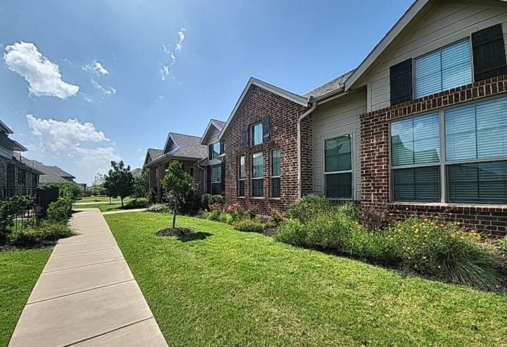 Property Photo: 612 Cloverleaf Drive TX 75098