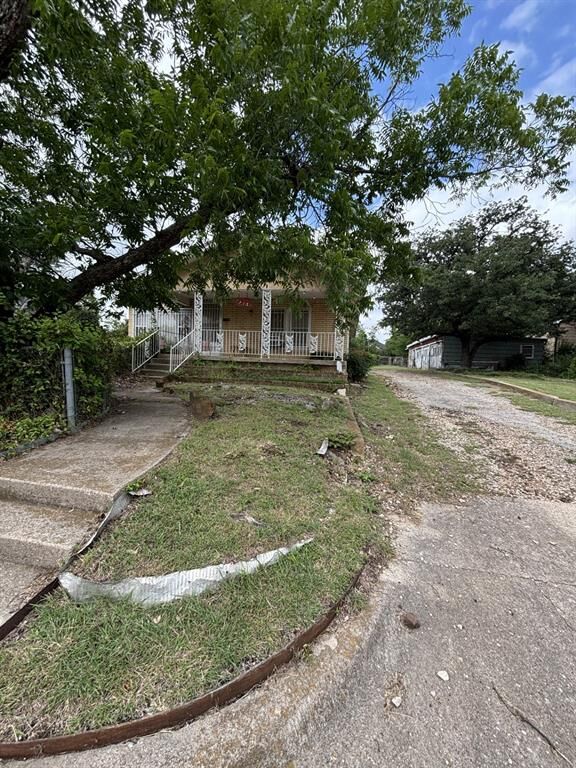 Property Photo: 1712 Effie Street TX 76105