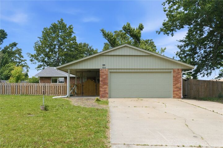 Property Photo:  504 S 11th Place  AR 72756 