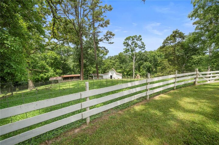 Property Photo:  507 E Walnut Street  AR 72756 