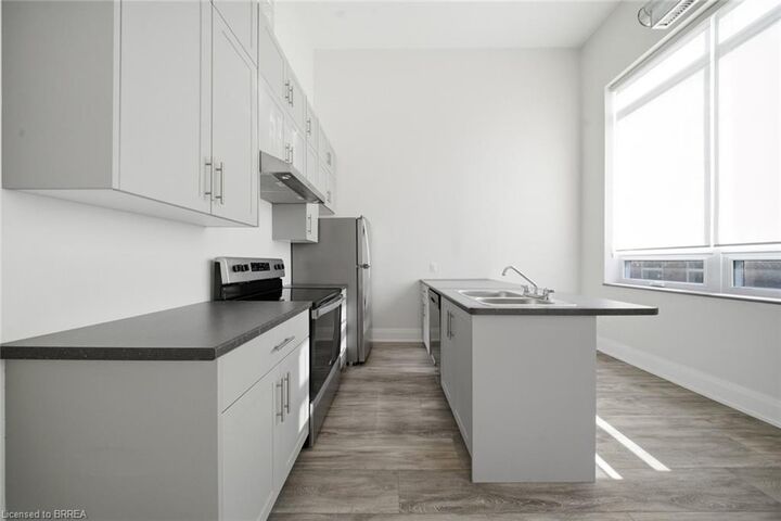 Property Photo:  11 Queen Street 303  ON N3T 3B1 
