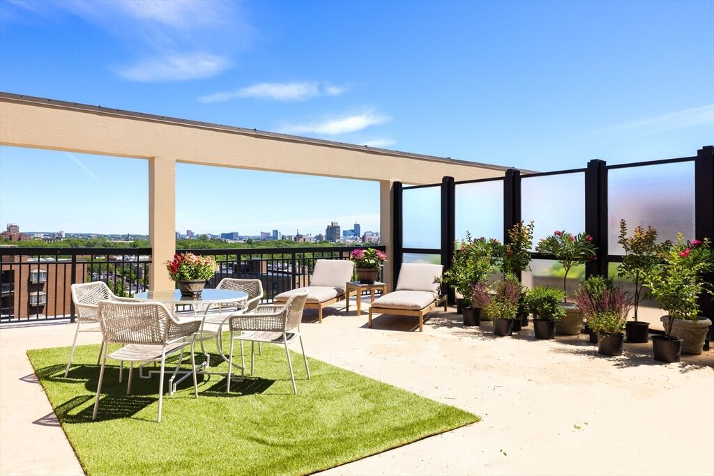 Property Photo:  50 Longwood Ave Ph 1118  MA 02446 